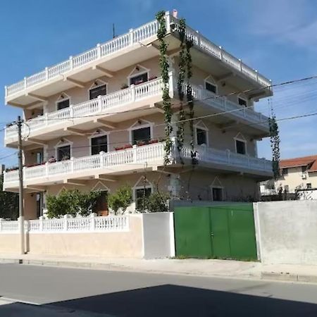 Vila Lika Durrës Esterno foto