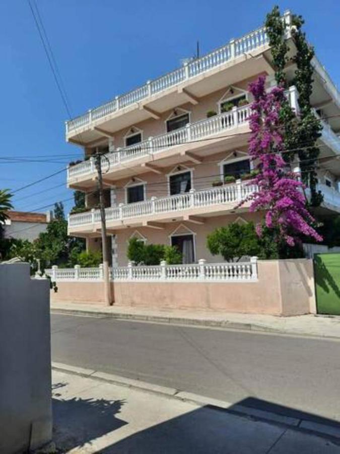 Vila Lika Durrës Esterno foto